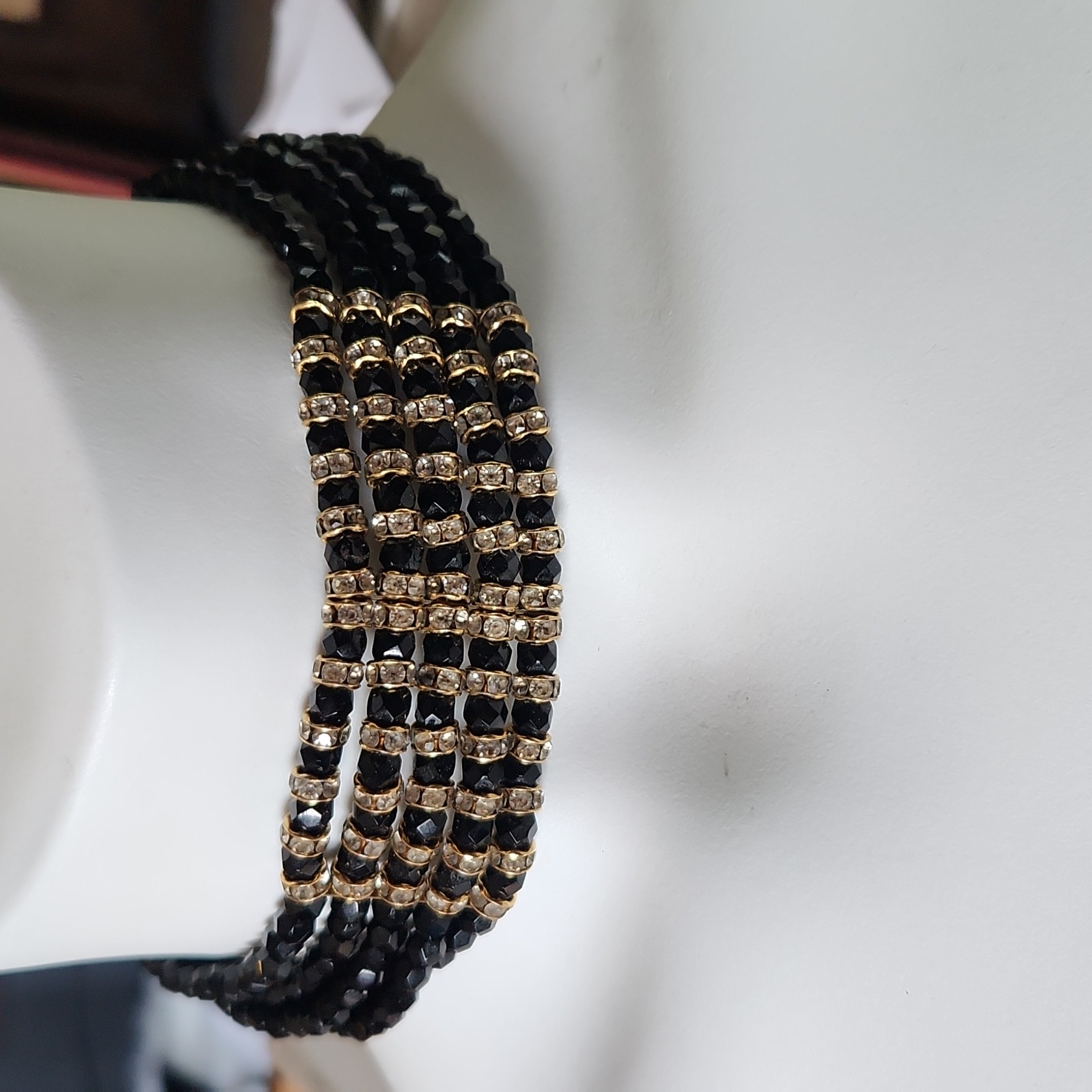Choker Black Beads And Gold/ Diamonds